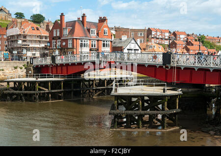 Pont tournant de Whitby St. Anne's Staith, Whitby, Yorkshire, Angleterre, Royaume-Uni Banque D'Images
