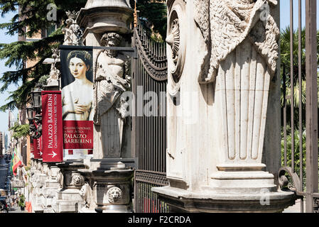 Porte de la Galleria Nazionale d'Arte Antica au Palazzo Barberini, Rome, Italie Banque D'Images