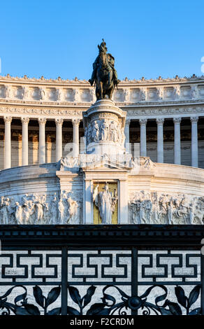 Monumento a Vittorio Emanuele II, Via del Teatro di Marcello, Rome, Italie Banque D'Images