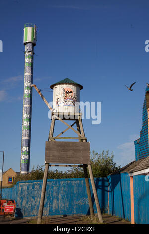 Morecambe, Lancashire, Royaume-Uni. 16 Septembre, 2015.Opus nord qui proposent maintenant de démarrer le redevlopemnt terre frontière de l'ancien site du parc d'attractions à Morecambe, dans la nouvelle année. Les développeurs vont commencer avec la démolition de l'ancienne 168 pieds de haut Polo Tour qui a été utilisé comme un mât de téléphonie mobile par l'EE, qui wlll quitter les lieux en janvier 2016. Le développement est l'espoir d'apporter plus d'accomodation de détail à la station balnéaire avec restaurants et hôtels Crédit : David Billinge/Alamy Live News Banque D'Images