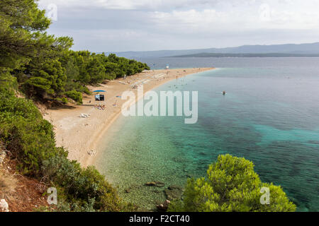 Célèbre plage de Zlatni Rat à Bol sur l'île de Brac en Croatie. Banque D'Images