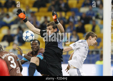 Kiev, Ukraine. 16 Sep, 2015. Iker Casillas (C) de Porto en action lors de la Ligue des Champions, Groupe G, match de football entre le Dynamo Kiev et le FC Porto à l'Olimpiyskyi stadium à Kiev, Ukraine, 16 septembre 2015. Crédit : Serg Glovny/ZUMA/Alamy Fil Live News Banque D'Images