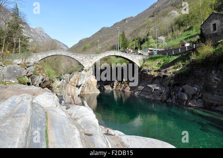 Ponte dei salti Lavertezzo, Suisse en pont Banque D'Images