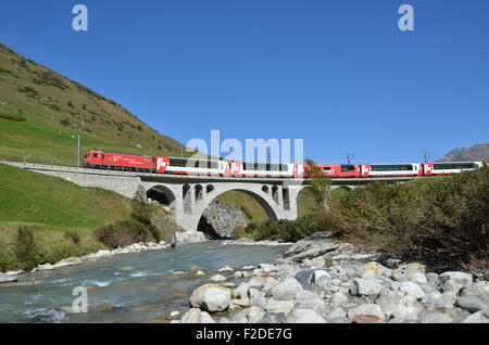 Suisse - SEP 16 : Le Glacier Express est le plus célèbre chemin de fer dans le monde. Il se déplace de Zermatt à Davos ou St. Morit Banque D'Images