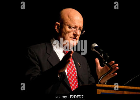 Austin, Texas, États-Unis. 16 Sep, 2015. Directeur du Renseignement National, James R. Clapper explique la diffusion publique de la présidence de réunions d'une journée au cours classés symposium 'Le quotidien du Président Bref' qui a donné un aperçu de la prestation de renseignements aux Présidents John F. Kennedy et Lyndon B. Johnson dans les années 1960. Aujourd'hui, la CIA a déclassifié 2 500 documents de la années Kennedy et Johnson. Credit : Bob Daemmrich/Alamy Live News Banque D'Images