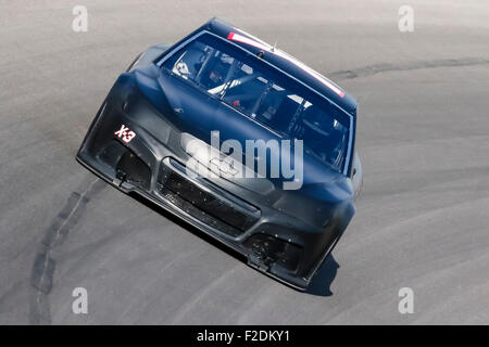 Kansas City, KS, États-Unis d'Amérique. 16 Sep, 2015. Kansas City, KS - Sep 16, 2015 : La NASCAR Sprint Cup Series equipes sur la piste pour le NASCAR Essai à Kansas Speedway de Kansas City, KS. Credit : csm/Alamy Live News Banque D'Images