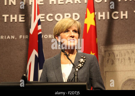 Canberra. 16 Sep, 2015. Le Ministre australien des affaires étrangères Julie Bishop parle pendant une cereomony pour marquer la contribution et le sacrifice des soldats d'origine chinoise à l'Australian War Memorial à Canberra le 16 septembre 2015. © Xu Haijing/Xinhua/Alamy Live News Banque D'Images