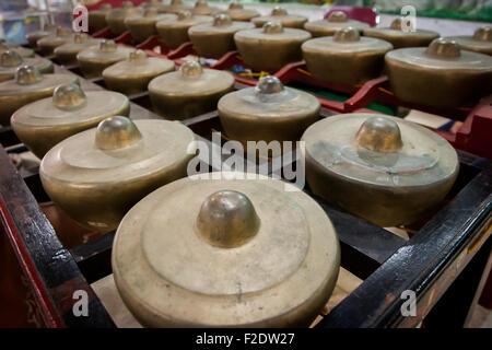 Bonang gamelan de Maluku, l'Indonésie. Banque D'Images