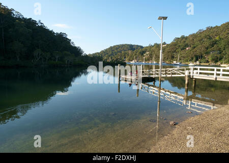 À McCarrs Creek dans Ku-Ring-gai Chase National Park Banque D'Images