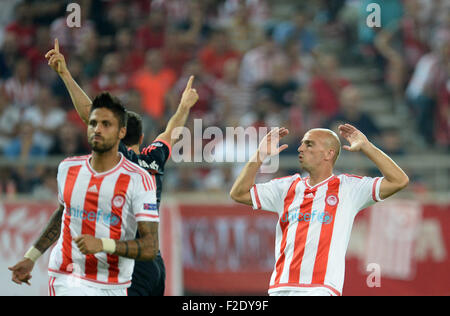 Le Pirée, Grèce. 16 Sep, 2015. Le Pirée" Manuel da Costa (L) et Esteban Cambiasso réagir à la 0:1 lors de l'UEFA Champions League Groupe F match de football entre l'Olympiakos Le Pirée et le FC Bayern Munich au stade Karaiskakis au Pirée, Grèce, 16 septembre 2015. Dpa : Crédit photo alliance/Alamy Live News Banque D'Images