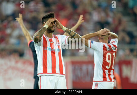 Le Pirée, Grèce. 16 Sep, 2015. Le Pirée" Manuel da Costa (L) et Esteban Cambiasso réagir à la 0:1 lors de l'UEFA Champions League Groupe F match de football entre l'Olympiakos Le Pirée et le FC Bayern Munich au stade Karaiskakis au Pirée, Grèce, 16 septembre 2015. Dpa : Crédit photo alliance/Alamy Live News Banque D'Images