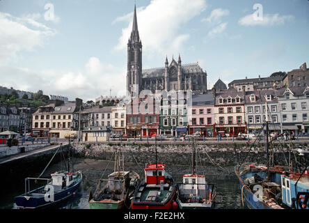 Le port de Cobh et de la ville, anciennement connu sous le nom de Queenstown, comté de Cork, visées au "Ulysse" de James Joyce, l'Irlande Banque D'Images