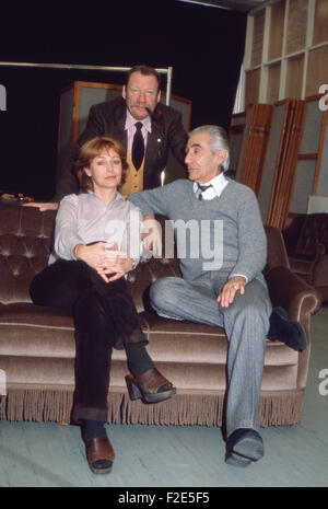 Acteurs et Actrices Ingeborg Schöner, Wolfgang Völz und Lukas Ammann, Deutschland 1980 er Jahre. Les acteurs Ingeborg Schoener, Wolfgang Voelz et Lukas Ammann, l'Allemagne des années 1980. 24x36DiaV77 Banque D'Images