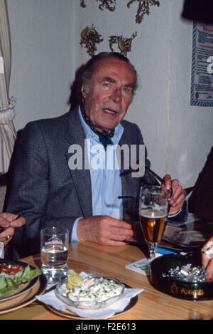 Acteurs et Actrices und der Deutsche Synchronsprecher Wolfgang Lukschy, Deutschland 1980 er Jahre. L'acteur et comédien de doublage allemand, WolfgangLukschy l'Allemagne des années 1980. 24x36DiaV92 Banque D'Images