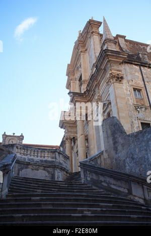 Escalier à côté de l'église des Jésuites de St Ignace, Dubrovnik - Croatie Banque D'Images