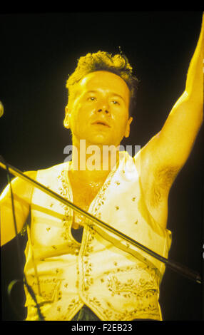 JIM KERR, chanteur de rock Écossais vers 1985 Banque D'Images