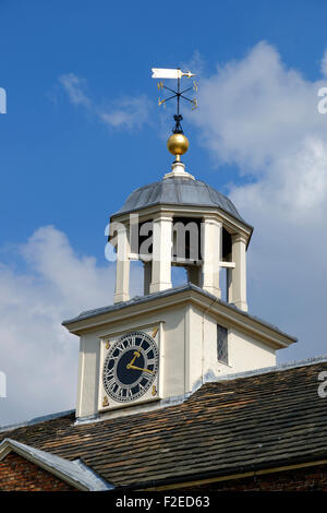 L'horloge et le clocher à Dunham, Dunham Massey Hall Park, Altrincham, Trafford, Greater Manchester. Banque D'Images