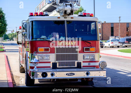 Un feu qui montre la façade avant à Béthanie, en Oklahoma. Banque D'Images