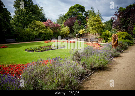 Parsonage gardens dans Didsburyflower jumeaux blooming bloom tidy joli parc de loisirs loisirs publics open space jouer jouer Banque D'Images