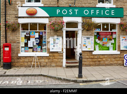 Marple Stockport, Cheshire Bridge dans une rue de la Ville bureau de poste local au cœur de ce village photos tr indépendant occupé Banque D'Images