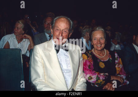 Acteurs et Actrices Der Deutsche Ernst Fritz Fürbringer mit senneur Ehefrau Lizzi Rademacher, Deutschland 1980 er Jahre. L'acteur allemand Ernst Fritz Fuerbringer avec son épouse Lizzi Rademacher, de l'Allemagne des années 1980. 24x36DiaV60 Banque D'Images