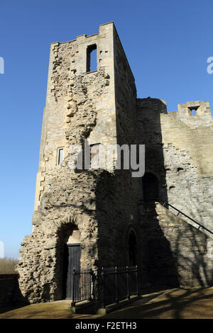 Une tour en ruine du château de Newark à Newark-on-Trent, en Angleterre. Le château a été construit par l'évêque de Lincoln en 1123. Banque D'Images