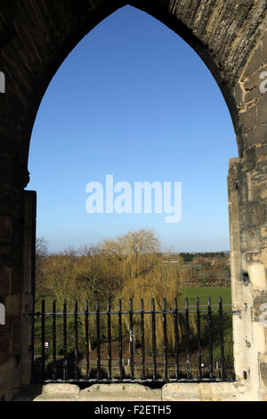 Une fenêtre en ogive au château de Newark à Newark-on-Trent, en Angleterre. Le château a été construit par l'évêque de Lincoln en 1123. Banque D'Images