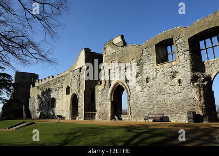 Ruines du château de Newark à Newark-on-Trent, en Angleterre. Le château a été construit par l'évêque de Lincoln en 1123. Banque D'Images