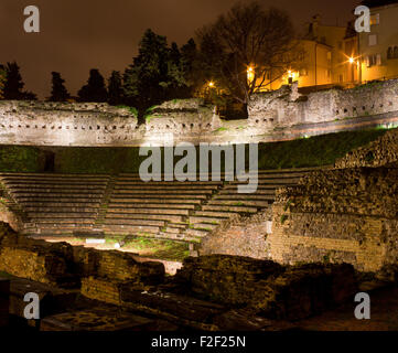 Vue de théâtre romain au coucher du soleil à Trieste, Italie Banque D'Images