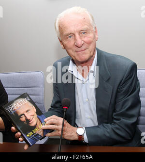 Pordenone, Italie. 17 Septembre, 2015. L'entraîneur de football italien Giovanni Trapattoni auteur avec le journaliste Bruno Longhi - Non dire gatto (ne dites pas cat) - editor par Rizzoli occupe au cours de conférence de presse à l'Hôtel Moderno pendant un événement littéraire pordenonelegge.it le 17 septembre, 2015 à Pordenone Banque D'Images