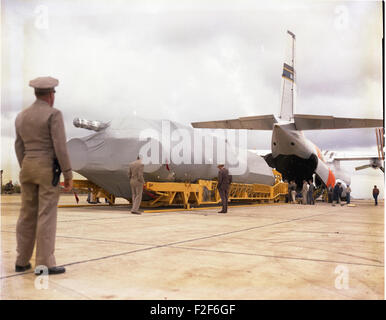 Détails 35D'Atlas Air Transport 35 D ; le chargement de missiles Banque D'Images