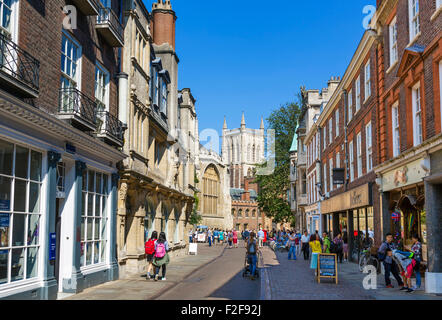 Trinity Street dans le centre-ville, Cambridge, Cambridgeshire, Angleterre, RU Banque D'Images