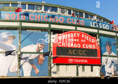 Chicago, Illinois, USA. 15 Sep, 2015. Les manifestations à l'extérieur de Wrigley Field comme AC/DC a effectué un show sold-out au cours de la roche ou le buste à la visite de Chicago, Illinois © Daniel DeSlover/ZUMA/Alamy Fil Live News Banque D'Images