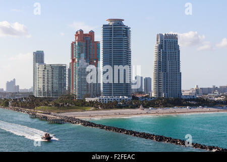 Condo towers Portofino et Continuum dans South Beach, FL, USA. Banque D'Images