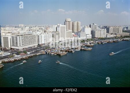 Dubai et Dubai Creek dans les années 1990, avant le grand boom de développement. Banque D'Images