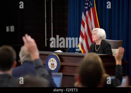 Washington, DC, USA. 17 Sep, 2015. Réserve fédérale américaine Présidente Janet Yellen assiste à une conférence de presse à Washington, DC, États-Unis, le 17 septembre 2015. La Réserve fédérale a annoncé jeudi que le taux des fonds fédéraux reste inchangé compte tenu de la faiblesse de l'économie mondiale et à une faible inflation. Credit : Yin Bogu/Xinhua/Alamy Live News Banque D'Images