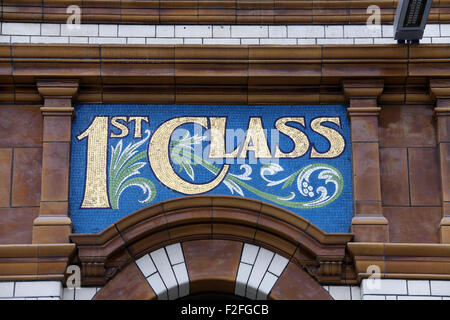 Intérieur restauré de la gare de Victoria à Manchester Banque D'Images