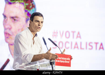 17 septembre 2015 - Santa Coloma de Llobregat, Barcelone, Catalogne/Espagne - Pedro Sanchez, secrétaire général de le Parti socialiste ouvrier espagnol (PSOE), prononce un discours lors de la campagne de la CFP rallye pour les élections autonome de Catalogne à Santa Coloma de Llobregat, près de Barcelone © Matthias Rickenbach/ZUMA/Alamy Fil Live News Banque D'Images