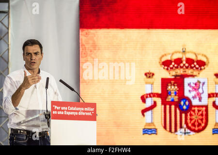 17 septembre 2015 - Santa Coloma de Llobregat, Barcelone, Catalogne/Espagne - Pedro Sanchez, secrétaire général de le Parti socialiste ouvrier espagnol (PSOE), prononce un discours lors de la campagne de la CFP rallye pour les élections autonome de Catalogne à Santa Coloma de Llobregat, près de Barcelone © Matthias Rickenbach/ZUMA/Alamy Fil Live News Banque D'Images