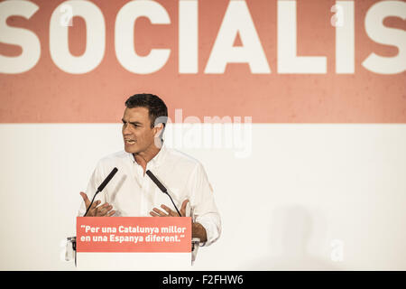 17 septembre 2015 - Santa Coloma de Llobregat, Barcelone, Catalogne/Espagne - Pedro Sanchez, secrétaire général de le Parti socialiste ouvrier espagnol (PSOE), prononce un discours lors de la campagne de la CFP rallye pour les élections autonome de Catalogne à Santa Coloma de Llobregat, près de Barcelone © Matthias Rickenbach/ZUMA/Alamy Fil Live News Banque D'Images