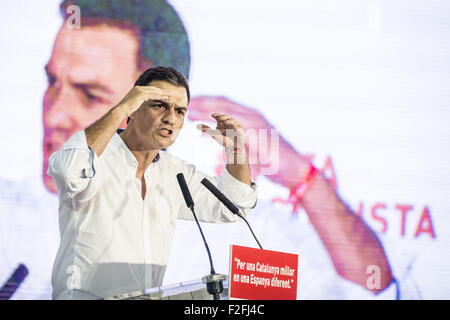 17 septembre 2015 - Santa Coloma de Llobregat, Barcelone, Catalogne/Espagne - Pedro Sanchez, secrétaire général de le Parti socialiste ouvrier espagnol (PSOE), prononce un discours lors de la campagne de la CFP rallye pour les élections autonome de Catalogne à Santa Coloma de Llobregat, près de Barcelone © Matthias Rickenbach/ZUMA/Alamy Fil Live News Banque D'Images