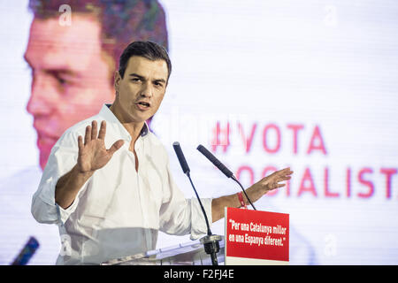 17 septembre 2015 - Santa Coloma de Llobregat, Barcelone, Catalogne/Espagne - Pedro Sanchez, secrétaire général de le Parti socialiste ouvrier espagnol (PSOE), prononce un discours lors de la campagne de la CFP rallye pour les élections autonome de Catalogne à Santa Coloma de Llobregat, près de Barcelone © Matthias Rickenbach/ZUMA/Alamy Fil Live News Banque D'Images