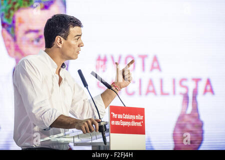 17 septembre 2015 - Santa Coloma de Llobregat, Barcelone, Catalogne/Espagne - Pedro Sanchez, secrétaire général de le Parti socialiste ouvrier espagnol (PSOE), prononce un discours lors de la campagne de la CFP rallye pour les élections autonome de Catalogne à Santa Coloma de Llobregat, près de Barcelone © Matthias Rickenbach/ZUMA/Alamy Fil Live News Banque D'Images