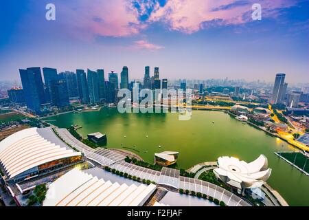 Marina Bay, Singapour aerial skyline. Banque D'Images