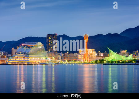 Kobe, Japon skyline au port. Banque D'Images