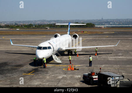 Garuda Indonesia twin jet Bombardier CRJ 1000 NEXTGEN Banque D'Images