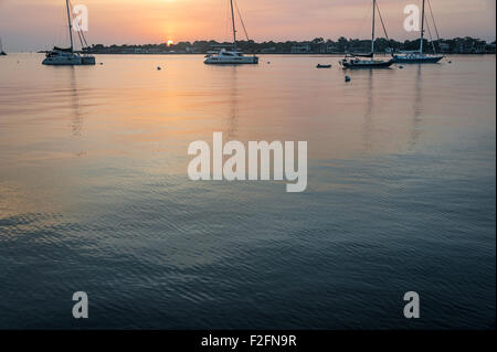 Le soleil levant Matanzas Bay accueille sur l'Intracoastal Waterway à Saint Augustine, Floride, USA. Banque D'Images