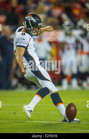 Kansas City, Missouri, États-Unis. 17 Septembre, 2015.Denver Broncos Kicker # 8 Brandon McManus en action au cours de la NFL football match entre les Chiefs de Kansas City et les Denver Broncos au Arrowhead Stadium de Kansas City, Missouri. Credit : Cal Sport Media/Alamy Live News Banque D'Images