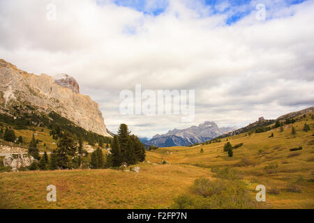 Avis de la cima del Passo. Dolomites, Falzarego Banque D'Images