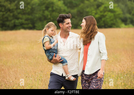 Family walking in rural field Banque D'Images